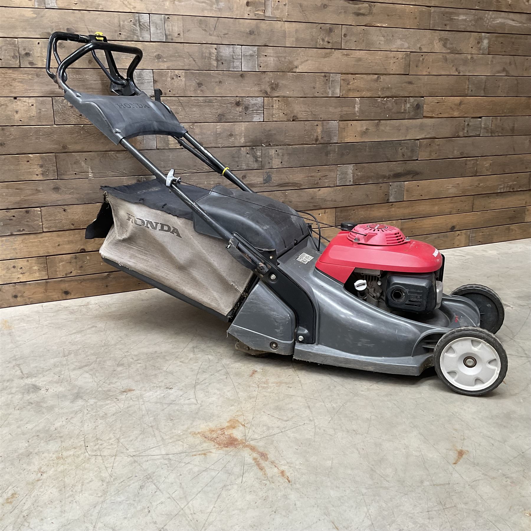 Honda Easy Start petrol lawn mower 