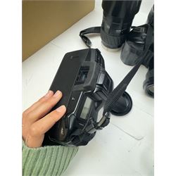 Six Minolta Dynax SLR camera bodies, comprising 800si serial no. 62703606, three 7xi examples, including one boxed example, serial nos. 20106944, 16123311 & 22107553, and two 9xi examples, serial no. 18209901 & 18202113, with three Minolta lenses, including Zoom xi 28-105mm 1:3.5(22)-4.5 lens, AF Zoom 28-85mm 1:3.5 (22)-4.5 lens and an AF Zoom 75-300mm 1:4.5(32)-5.6 lens, Hama carry case and other accessories