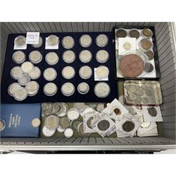 Coins, fantasy coins and tokens, including Great British pre decimal coinage, small number of pre 1947 silver coins, commemorative type coins, small travel clock, Queen Elizabeth II vintage tin etc, housed in a hard shell carry case 