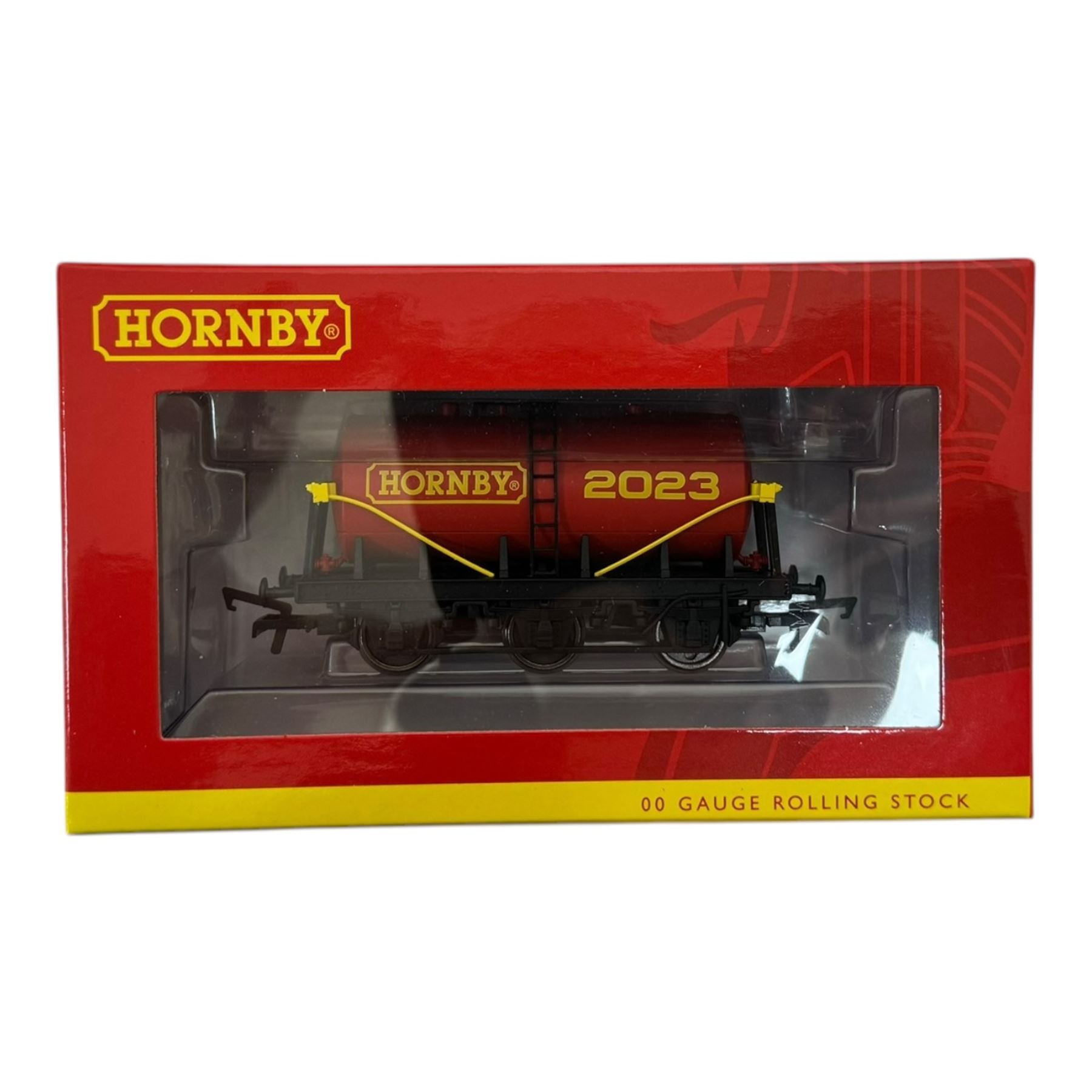 Hornby '00' gauge rolling stock and accessories, R402M Operating Royal Mail Coach Set, R127 Operating Crane Truck, R749 75 Ton Breakdown Crane, R401 Operating Mail Coach Royal Mail coaches and other rolling stock, etc all boxed 