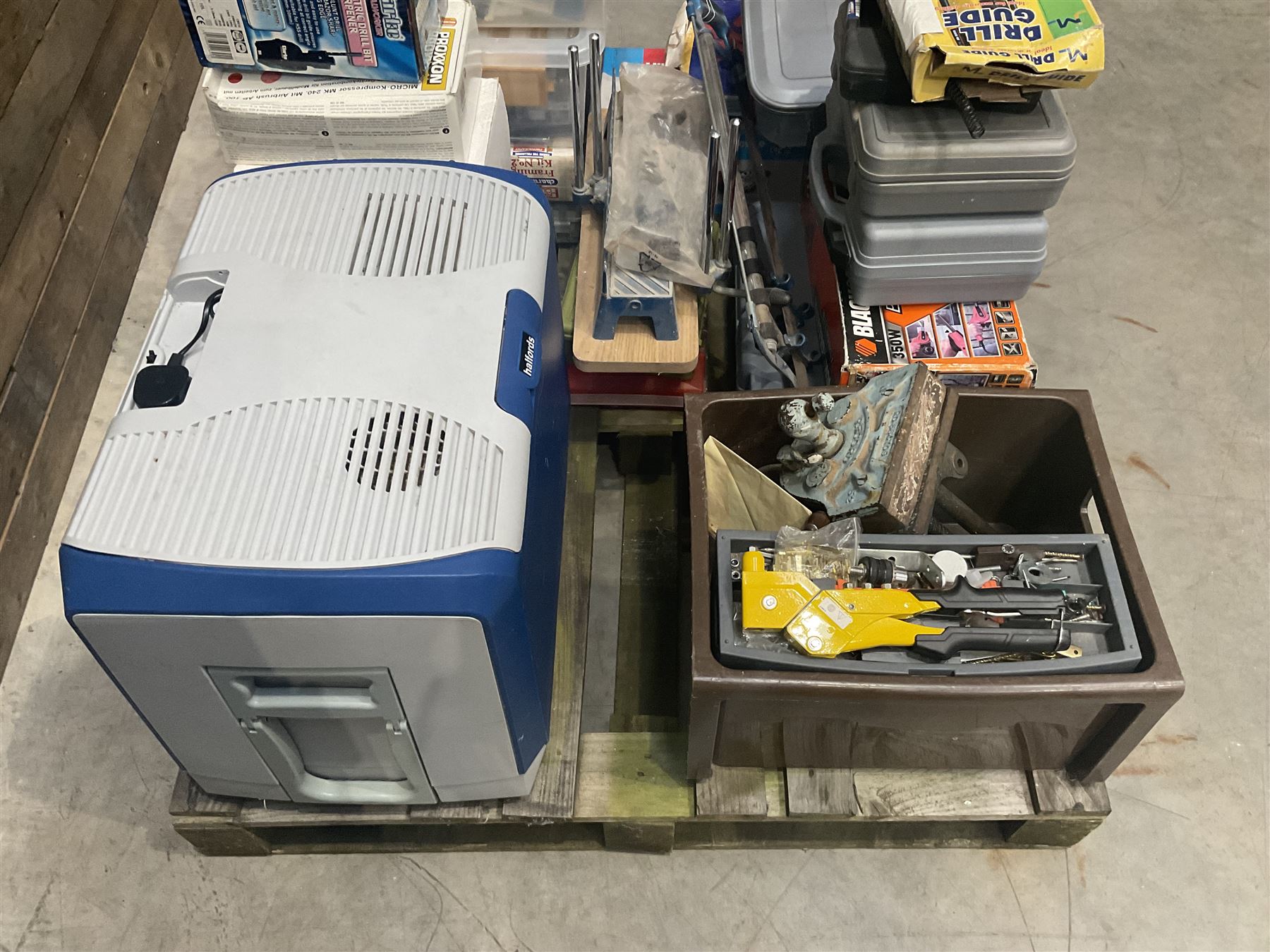 Black & Decker Powerfile, 2t trolley jack, axle stands, bench vice, framing kit, other tools and a Halfords cool box