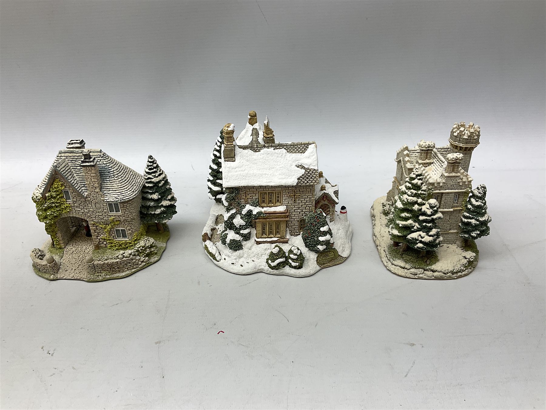 Sixteen Lilliput Lane models from Christmas collections, thirteen boxed and two loose, with various deeds, to include Snowdon Lodge, The Vicarage, Eamont Lodge etc