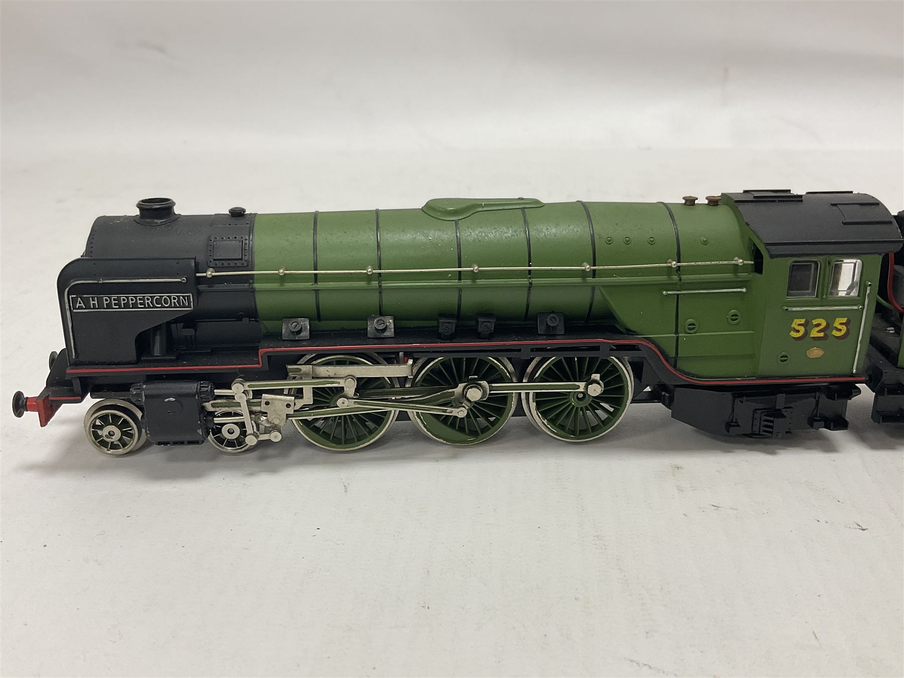 Various makers ‘00’ gauge - Hornby Class D41/1 4-4-0 ‘Yorkshire’ locomotive no.62700 in BR black and Green Schools Class 4-4-0 ‘Wellington’ locomotive no.30902 in BR green; G&R Wrenn Class R1 Tank 0-6-0T locomotive no.1127 in green; Trix Trains Class A2 4-6-2 ‘A.H.Peppercorn’ locomotive no.525 in LNER green (4) 