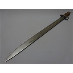  British WWl Bayonet, 42.5cm single edge fullered steel blade wsith ricasso stamped Crowned GR over 1907, 7 MOLE' 15, Crowned T over E, Crows foot X and others, wooden slab grip, L55,5cm in leather and steel scabbard  