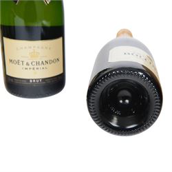 Moet & Chandon champagne 750ml 12%, Monopole Heidsieck Blue top 750ml 12% vol, Bollinger Champagne 75cl 12% vol and two others  