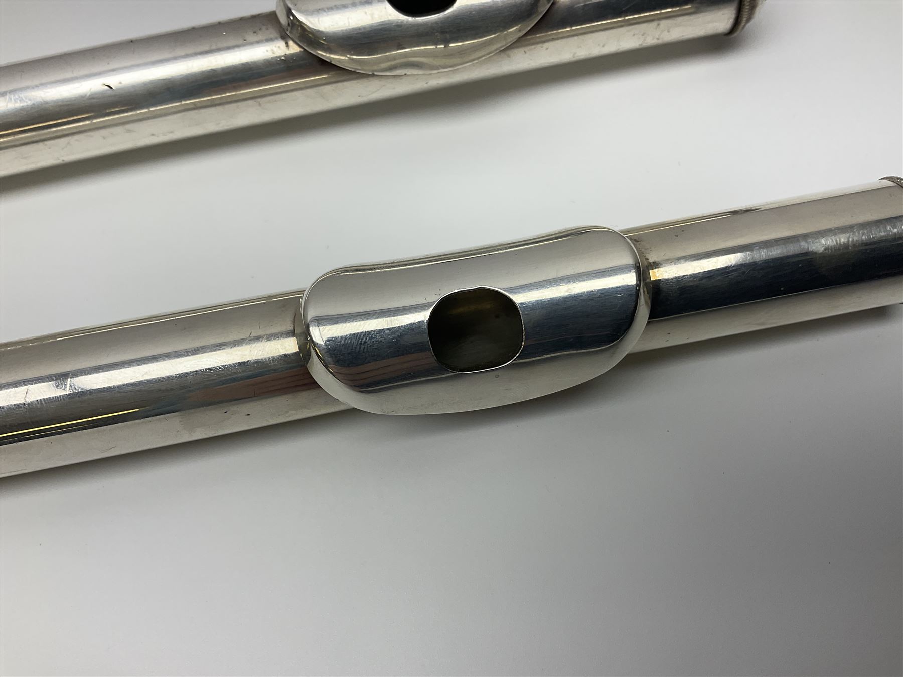 Boosey & Hawkes London Regent three-piece flute, serial no.345447; in B&H Bandhite hard carrying case; and Deg Music Company Inc. USA Claudel Model three-piece flute, serial no.491718, in hard carrying case (2)