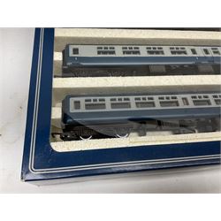 Hornby '00' gauge - LNER green 4-6-2 locomotive 'Flying Scotsman' No.4472 with tender and additional water tender in blue/grey; unboxed; together with The Flying Scotsman Limited Presentation Edition pack of three BR Mk.2A open and brake coaches; boxed