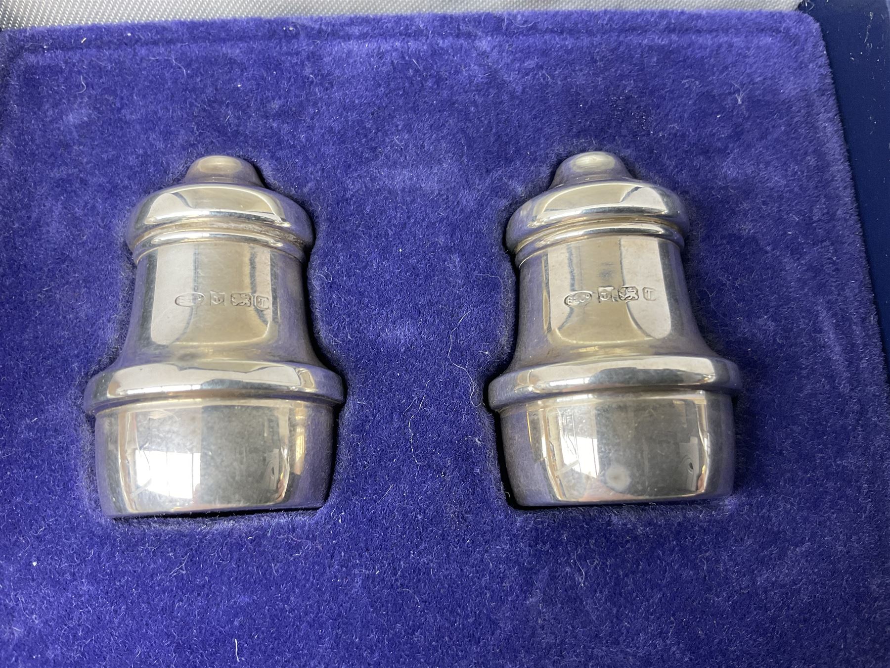 Pair of miniature hallmarked silver cruets, in fitted box, together with a pair of hallmarked silver sugar tongs, approximate total silver weight 38 grams