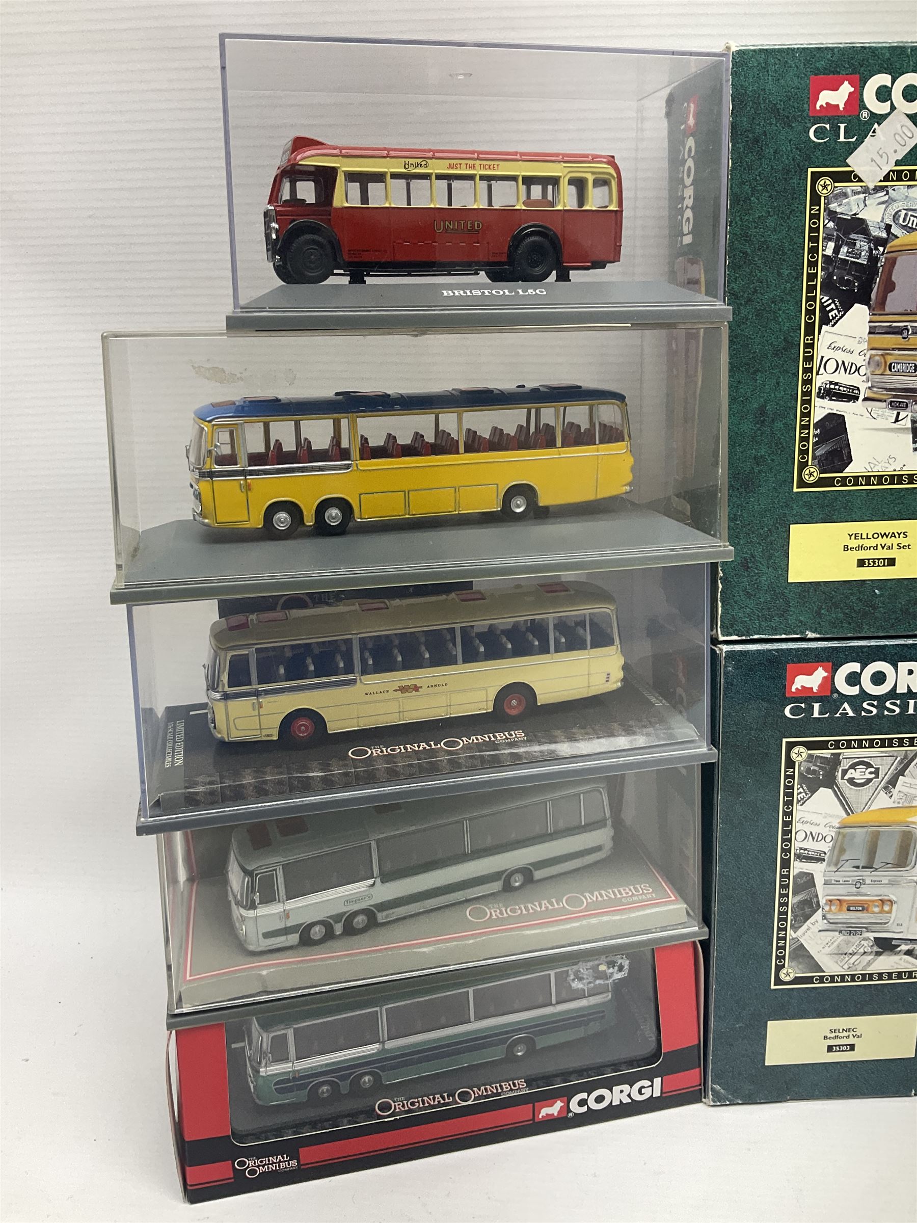 Corgi - twenty-three modern die-cast models of buses and coaches to include 35301, 35303, 35305 and 91916; mostly loose but nine boxed 