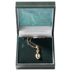 9ct gold chain necklace with gilt metal pendant 