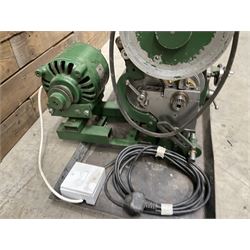 Metalworking lathe 240v
