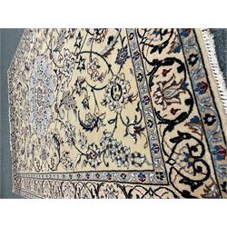 Fine Kashan ivory ground rug, central medallion, repeating border