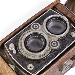 Two Rollei Franke & Heidecke Rolleiflex medium format TLR cameras, one serial no. 1059268 with Compur-Rapid Xenar f:3.5 F=7.5cm Schneider-Kreuznach les serial no. 1901591, the second serial no. 1061648 with Compur-Rapid Carl Zeiss Jena Tessar 1:3.5 F=7.5 lens serial no.3028466, both in leather Rolleiflex cases