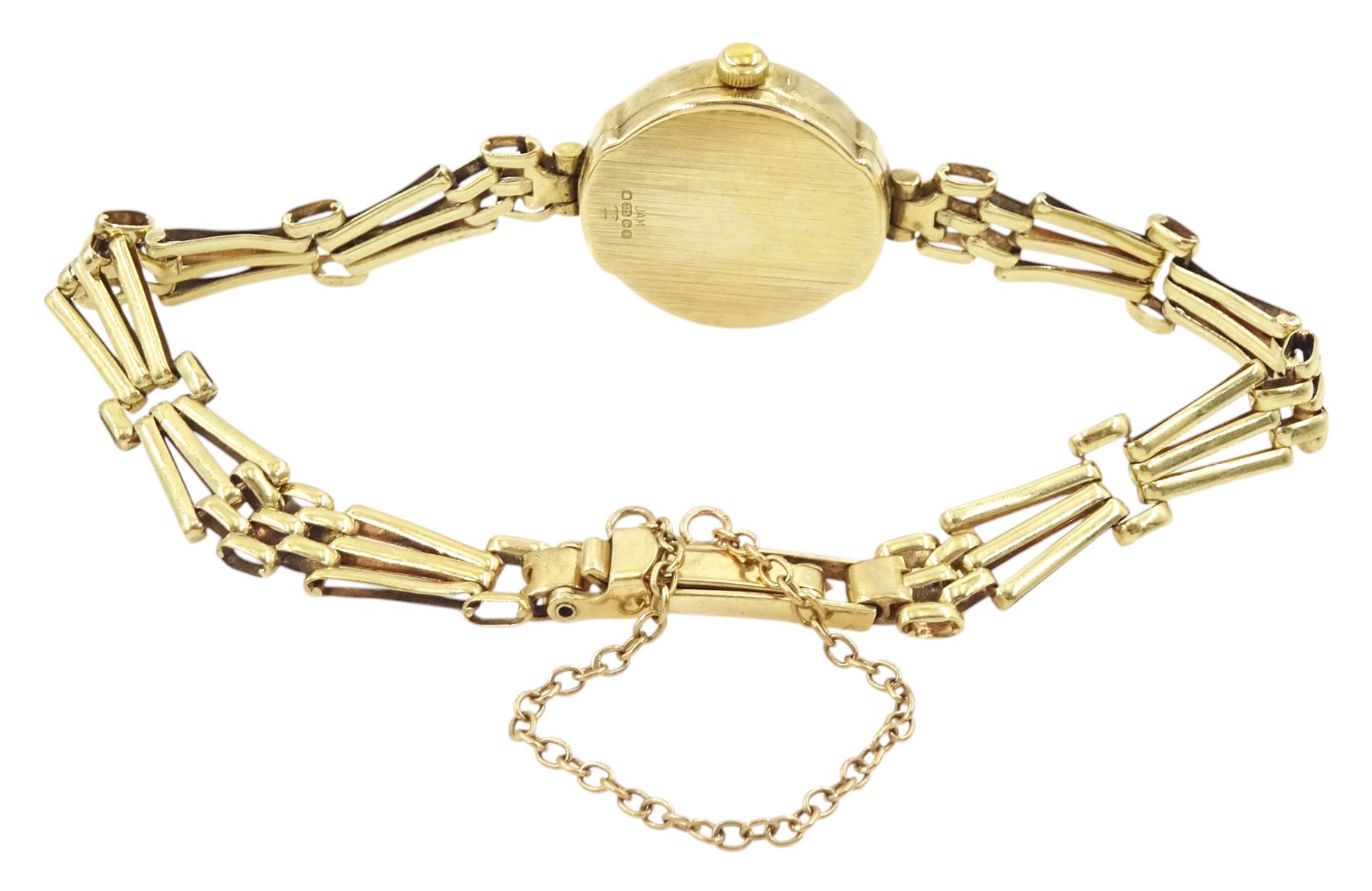 Accurist ladies 9ct gold quartz wristwatch, on integral 9ct gold bracelet