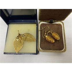 9ct gold earrings and oddments, Sekonda ladies stainless steel wristwatch, Ref. 4943 and a collection of costume jewellery
