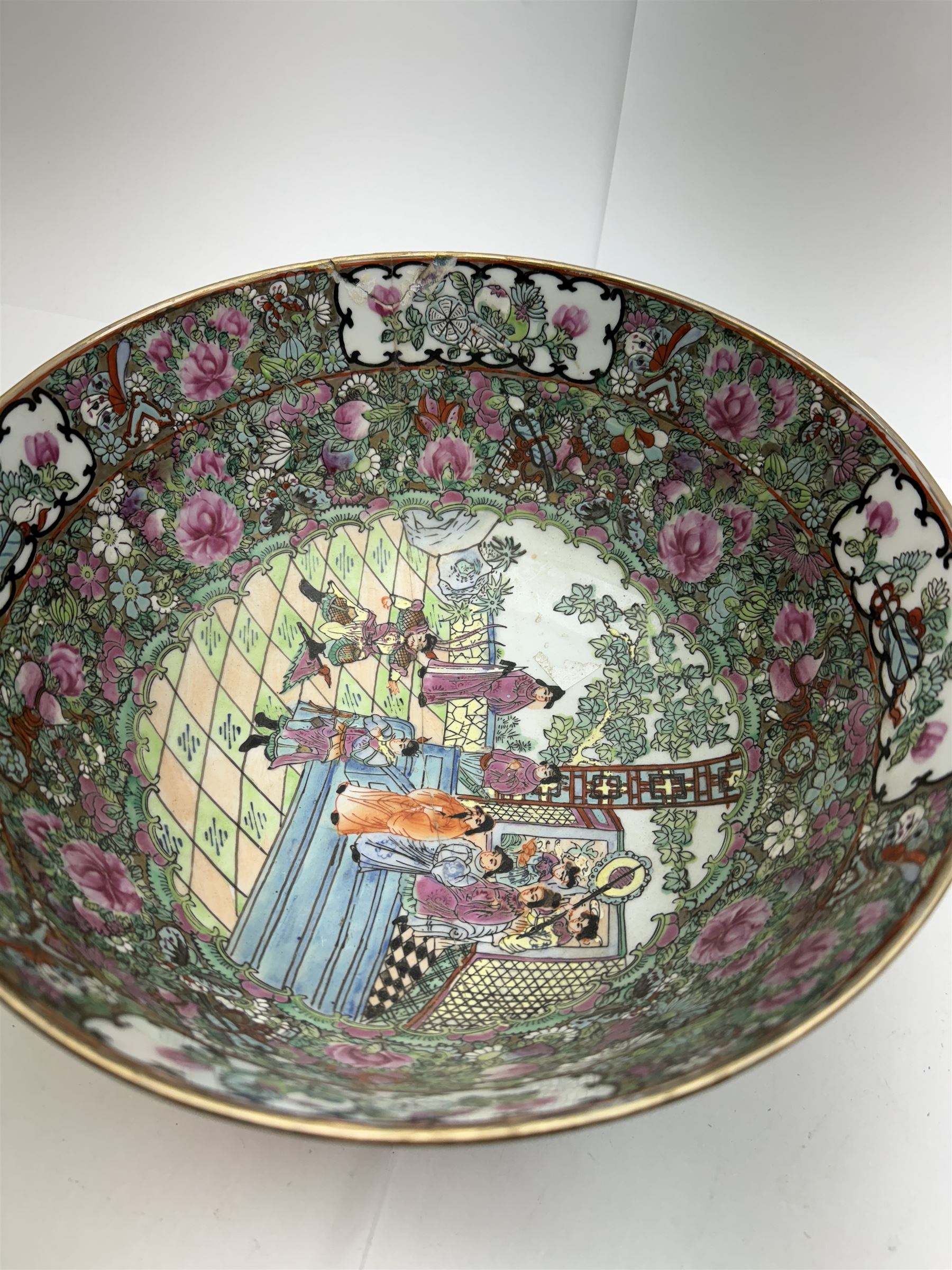 Chinese famille rose bowl, painted with panels depicting court scenes and flora and fauna, D31cm