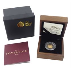 Queen Elizabeth II 2009 gold proof quarter sovereign coin, cased with certificate