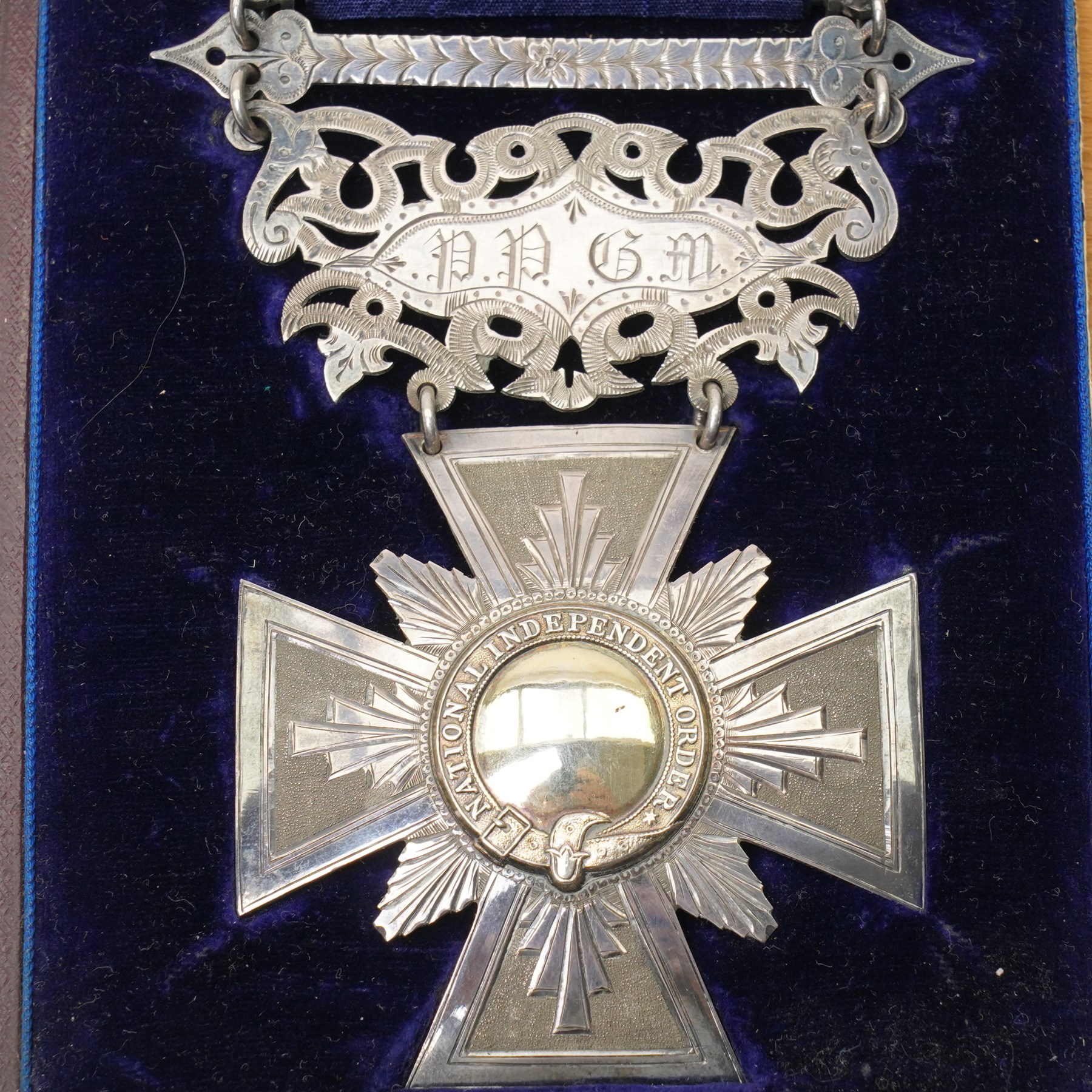 Victorian silver Past Provincial Grand Master jewel from the Independent Order of Oddfellows awarded to John Campsall, Knottingley District, Birmingham 1878, cased and a sash