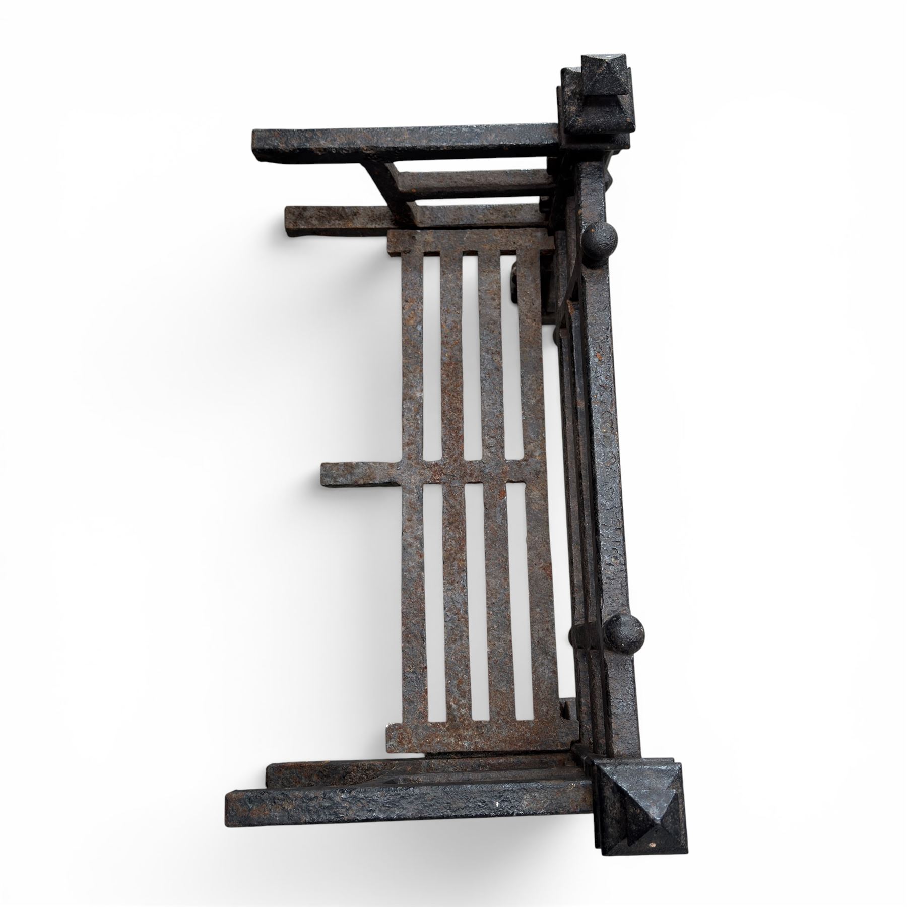 Late Victorian cast iron fireplace grate with turned and pointed finials