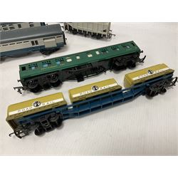 Hornby/Tri-Ang ‘00’ gauge - eight various coaches and eighteen goods wagons; all unboxed (26)