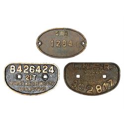 'LNER, 21 tons, 1947, Darlington, 302871' cast iron sign, together with BR D type Wagon plate, 'B426424 Hurst Nelson 1957 Lot No 3035' and another cast iron plaque