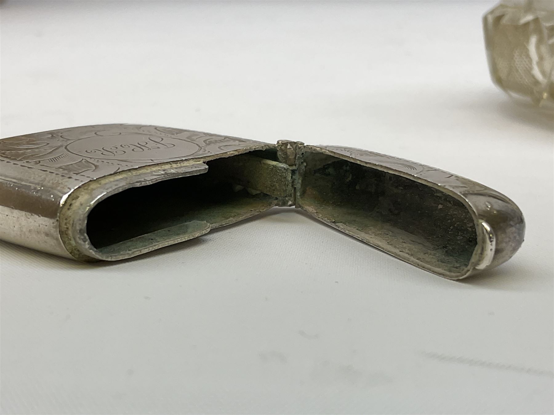 1920's century silver toped cut glass dressing table jar, hallmarked London 1921, together with a Victorian silver thimble, hallmarked Birmingham 1898, and a silver plated vesta case, (3)