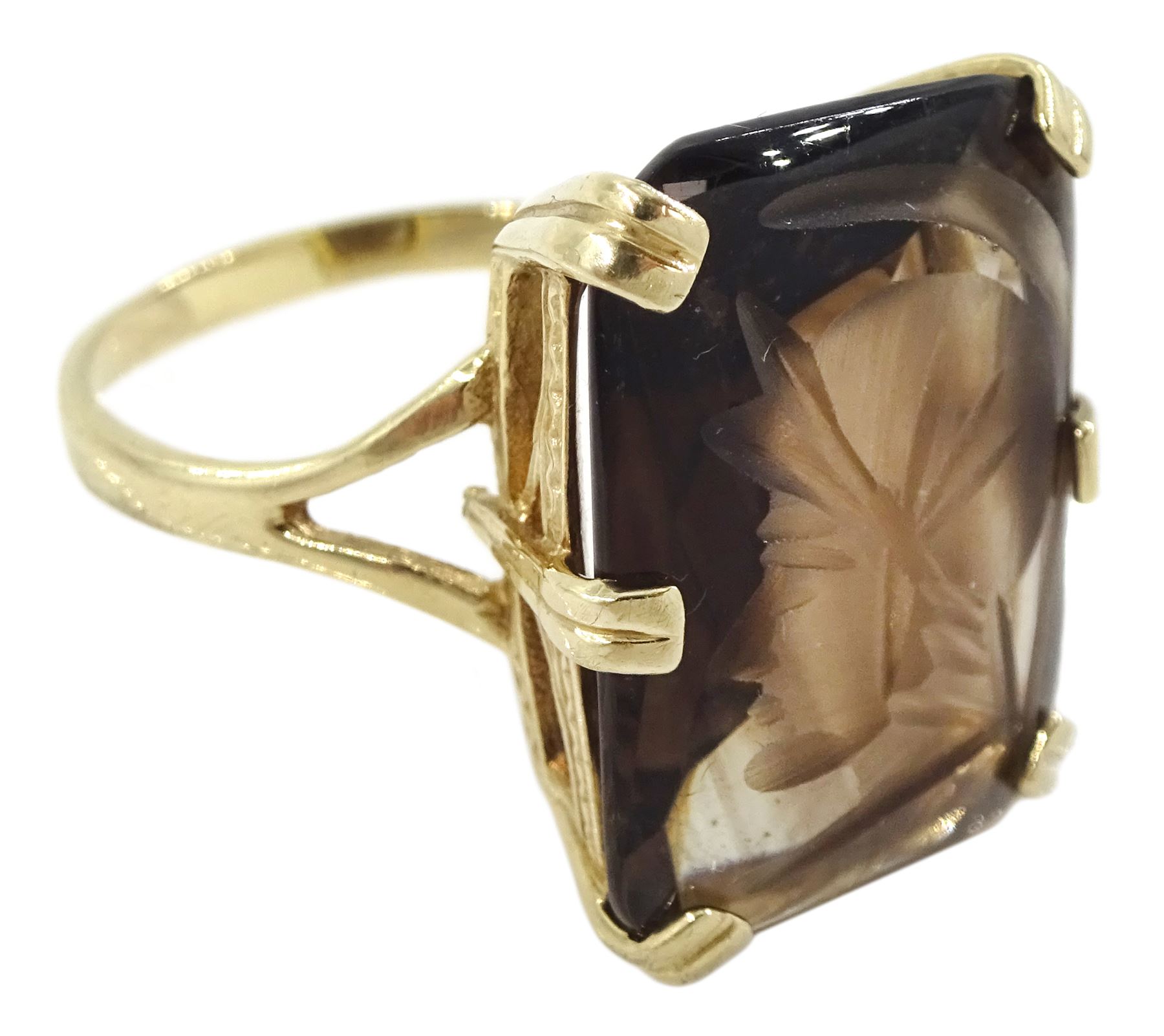 9ct gold smoky quartz intaglio ring, depicting the bust of a Roman soldier, hallmarked