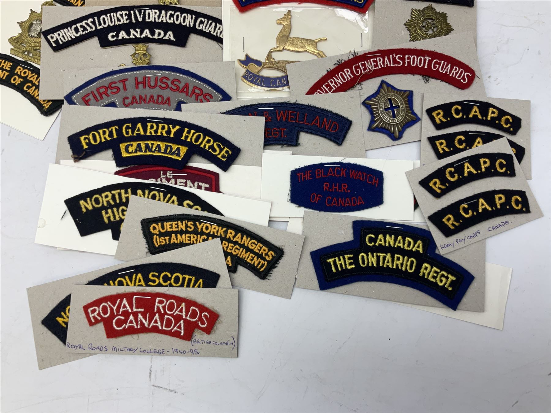 Canadian metal and cloth badges, including Princess Patricias Canadian Light Infantry, Ontario Regiment, 29th Waterloo Regiment, Grenadier Guards, Logistics, Combined Services, Saskatchewan Dragoons, Irish Regiment of Canada, Sakatoon Light Infantry etc