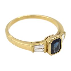 18ct gold sapphire ring, with baguette cut diamond shoulders 