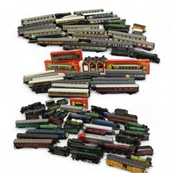 Large collection of OO gauge model railway .including locomotives, rolling stock etc toget...