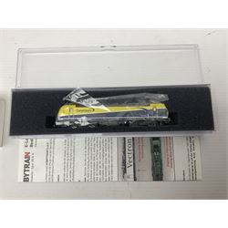 Hobbytrain 'N' gauge - three locomotives - H2970 Vectron Ep.VI CargoServ; H14902 Strassenbahn Duwag M6 Muhlheim/Ruhr; and H14903 Strassenbahn Duwag M6 Nurnberg; all boxed (3)