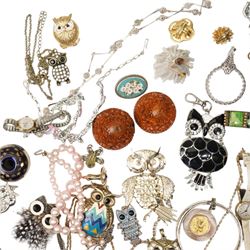 Early 20th century gilt metal swallow necklace, 18ct '13' heart pendant, silver panel bracelet, silver chatelaine hand mirror, Birmingham 1922, Halcyon Days enamel box, ladies Rotary wristwatch, Spendid pendant watch, miniature Japanese Satsuma vase and other costume jewellery 