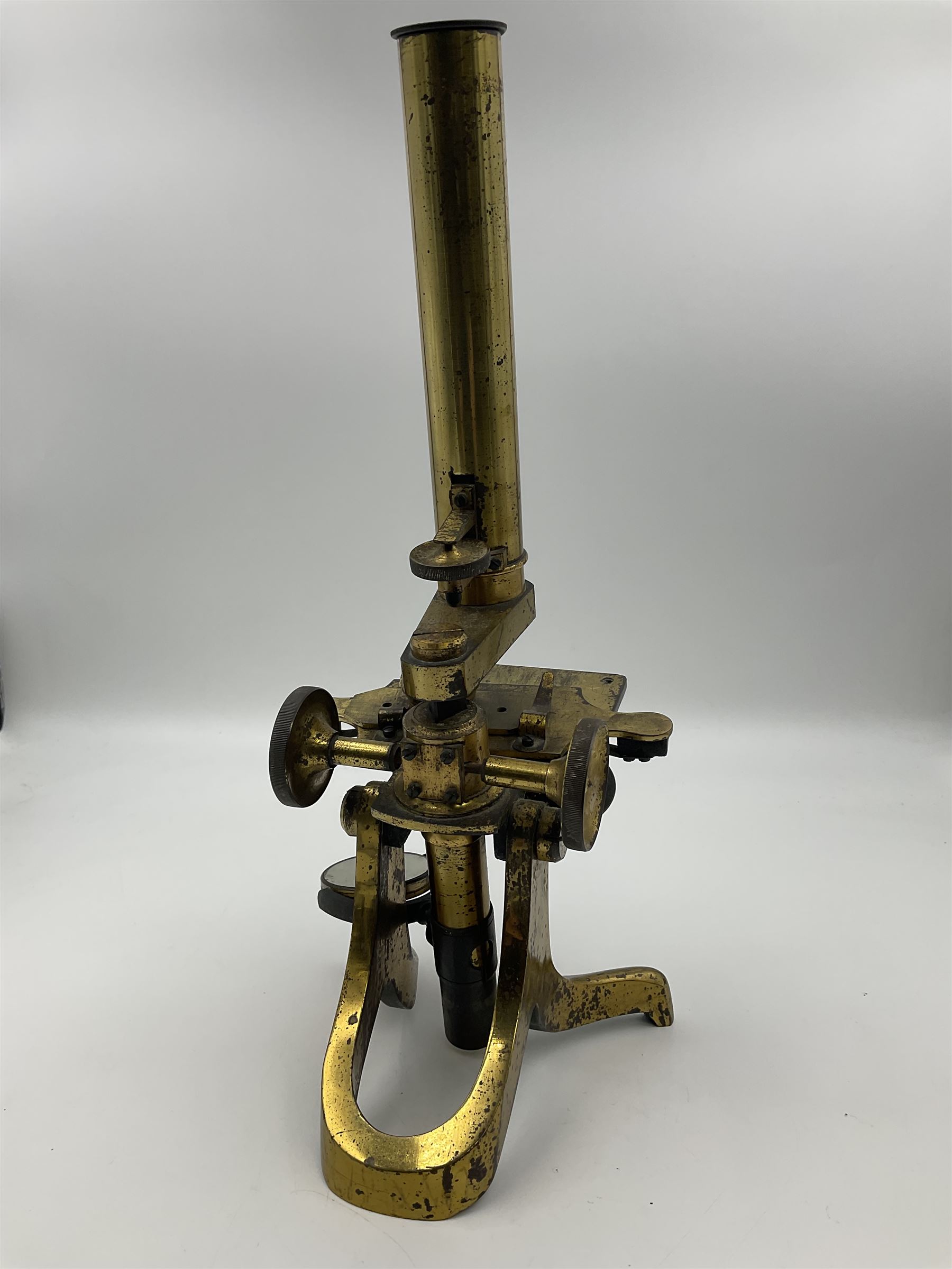 Brass monocular microscope, unbranded, H32cm