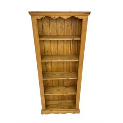 Pine open bookcase, projecting cornice over shaped frieze and four shelves