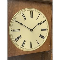Late 20th century American 'Dr. Pepper King of Beverages' advertising wall clock in oak case, by Wisconsin Clock Co.