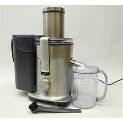  Kenwood JE850 Excel juicer, in silver (This item is PAT tested - 5 day warranty from date of sale)   