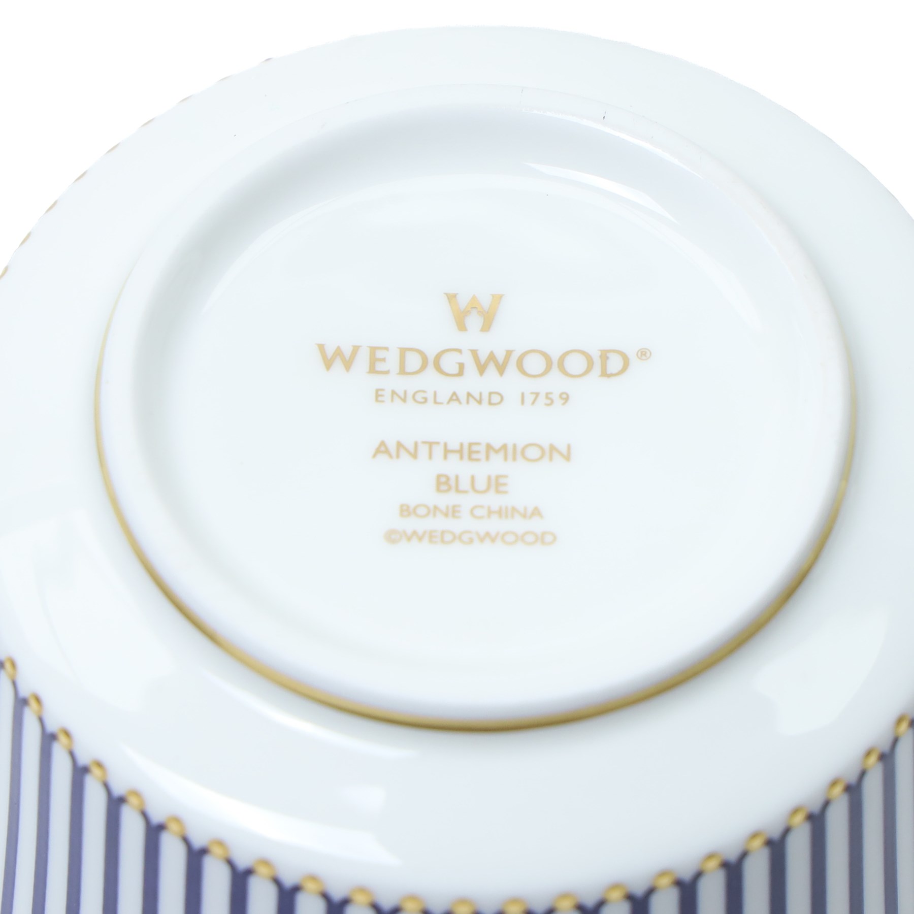 Wedgwood Anthemion Blue pattern tea service richly decorated in blue and gilt with palmette and colonnade forms comprising six cups and saucers, six plates, tea pot, milk jug and sugar box and cover