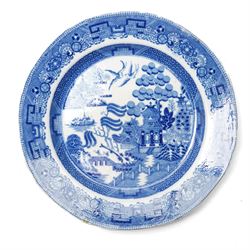 Five 19th-century willow pattern plates, two small meat platters and three plates, largest D24.2cm (5) 