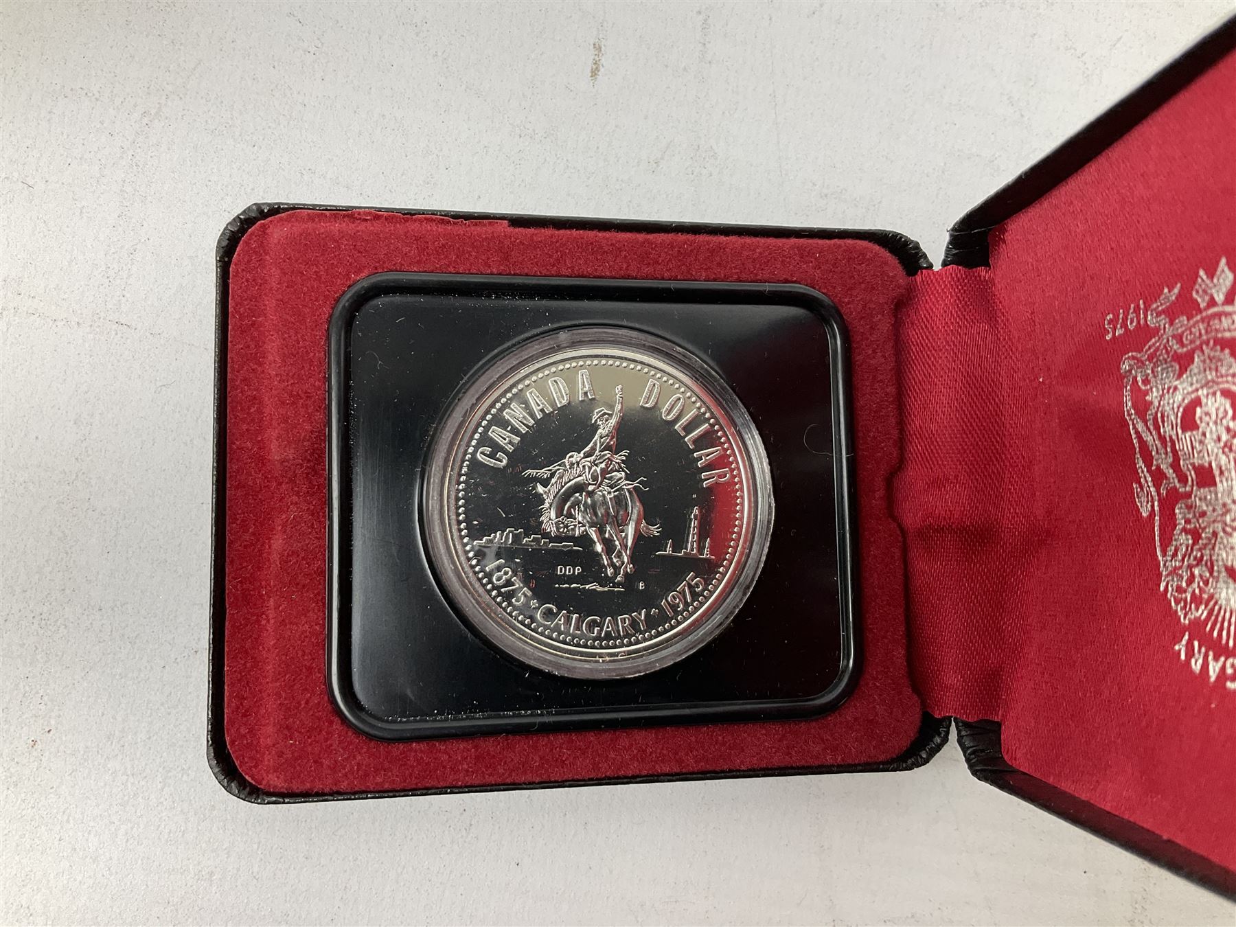 Great British and World coins, including Canadian 1975 dollar, United States of America 1975 proof set and bicentennial silver uncirculated set 1776-1976, Queen Elizabeth II Gibraltar 1977 sterling silver proof twenty-five pence, cased with certificate, New Zealand 1979seven coin set in blue wallet,  GB pre-decimal coins etc