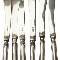 Silver tea strainer and stand Sheffield 1934, two sets of six silver handled pastry knives and three silver teaspoons