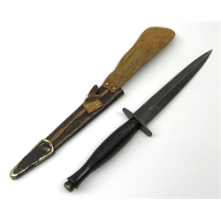 British Fairburn-Sykes style fighting knife, the cross-piece marked Venture H.M. Slater Sheffield L29.5cm, in leather sheath
