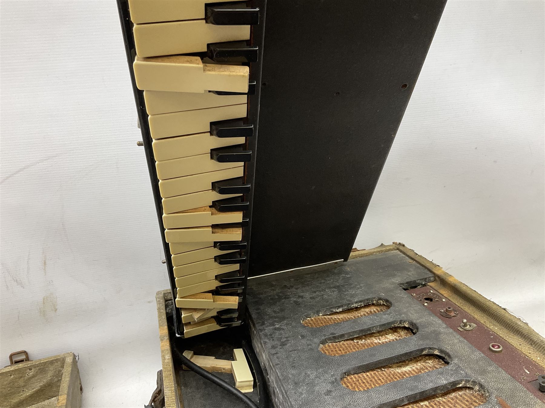 Selmer Clavioline portable electric keyboard, in original case, amp & speaker combined in lid, H41cm, W56.5cm