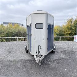 Ifor Williams HB505R horse trailer