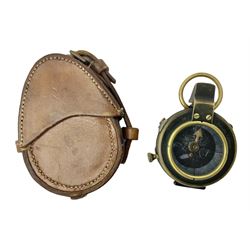 WW1 verner's pattern brass cased marching compass inscribed F-L No.74469 1917; in leather carrying case impressed W. Huddlestone Leatheries Ltd. 1917