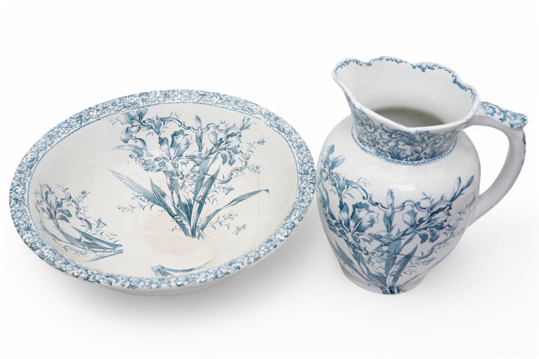 Minton blue and white soup tureen, Willow pattern vegetable dish and cover, Doulton ewer and basin and other items