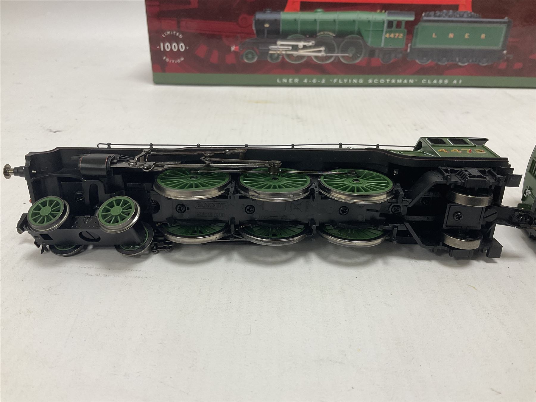 Hornby ‘00’ gauge - Limited Edition Hornby Legends Series no.989/1000 Class A1 LNER 4-6-2 ‘Flying Scotsman’ no.4472 in green; in original box with certificate of authenticity 
