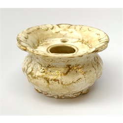 A Rockingham inkwell, with scroll rim, the whole decorated in gilt with a seaweed pattern, with a printed puce mark beneath, D9.5cm. 