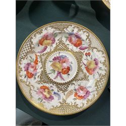 Coalport tea and coffee cups, pattern no. 830, decorated with sprays of flowers within gilt borders, comprising three teacups, four coffee cups and five saucers, with another matched teacup and saucer 