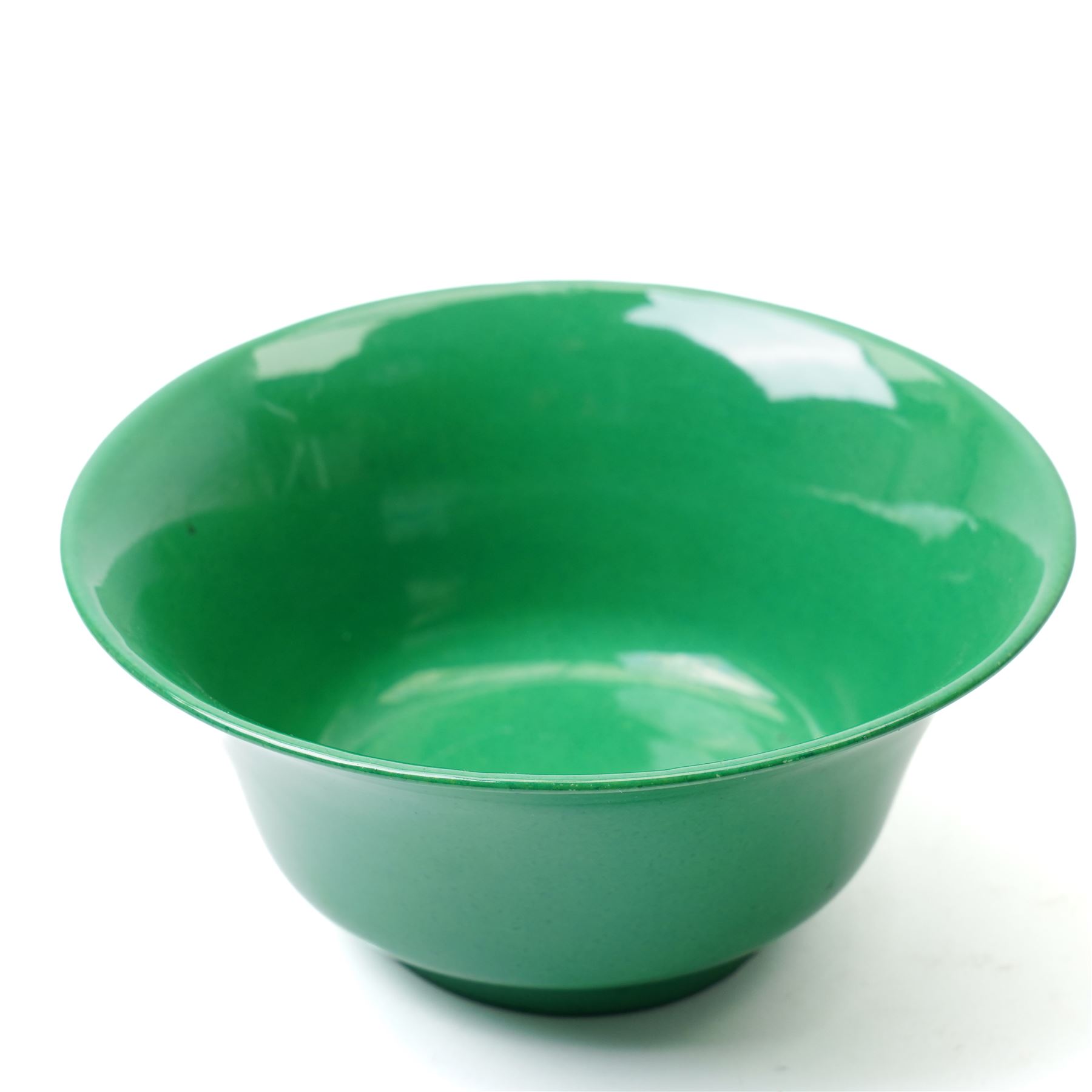 Chinese blue and white saucer dish D15cm and a white glazed bowl D15cm both from the Teksing cargo with Nagel Auctions labels and certificate and a Chinese green glazed bowl D17cm (3)