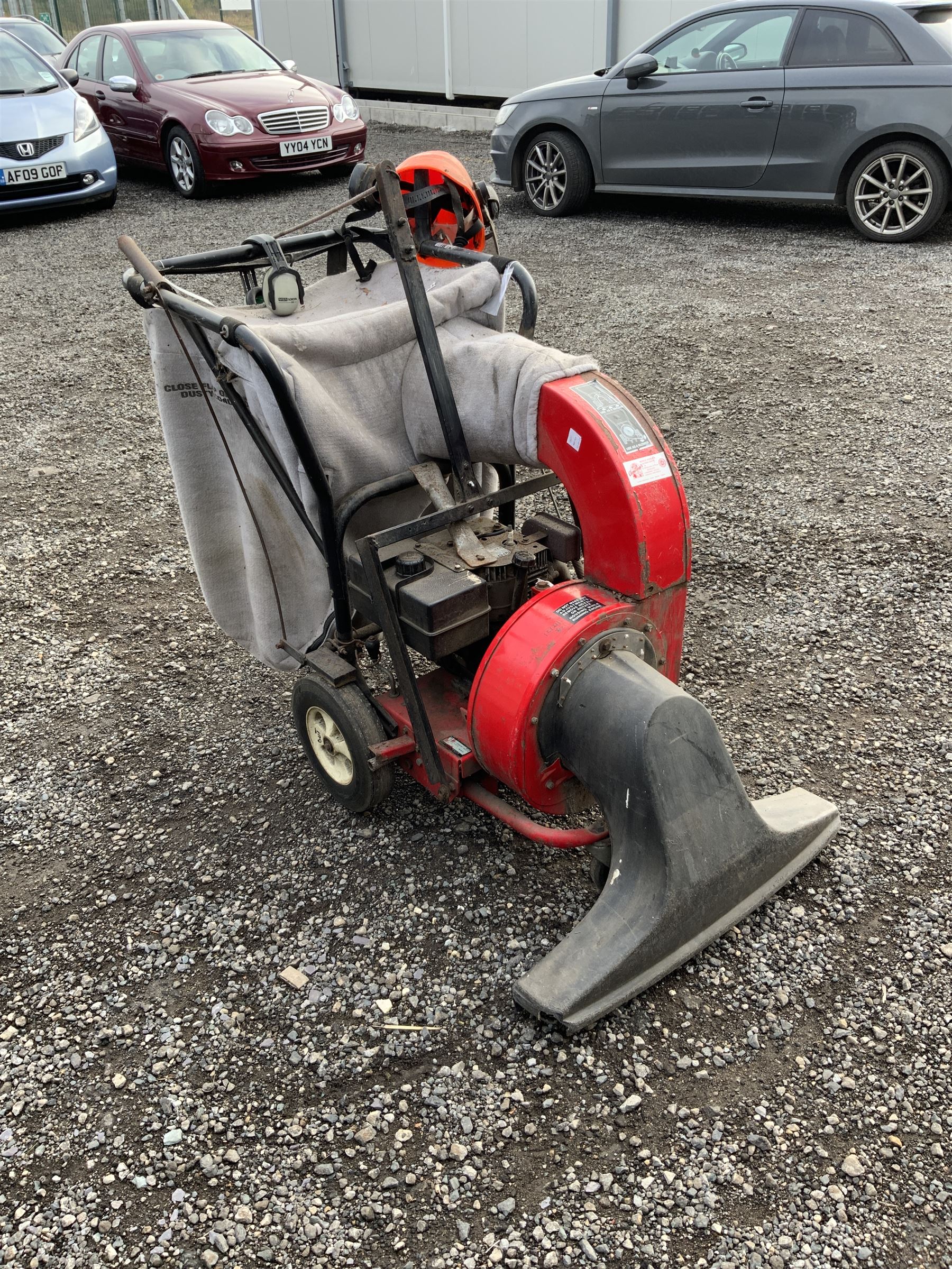 MTD 242-689-624 push petrol garden leaf power vacuum - THIS LOT IS TO BE COLLECTED BY APPOINTMENT FROM DUGGLEBY STORAGE, GREAT HILL, EASTFIELD, SCARBOROUGH, YO11 3TX